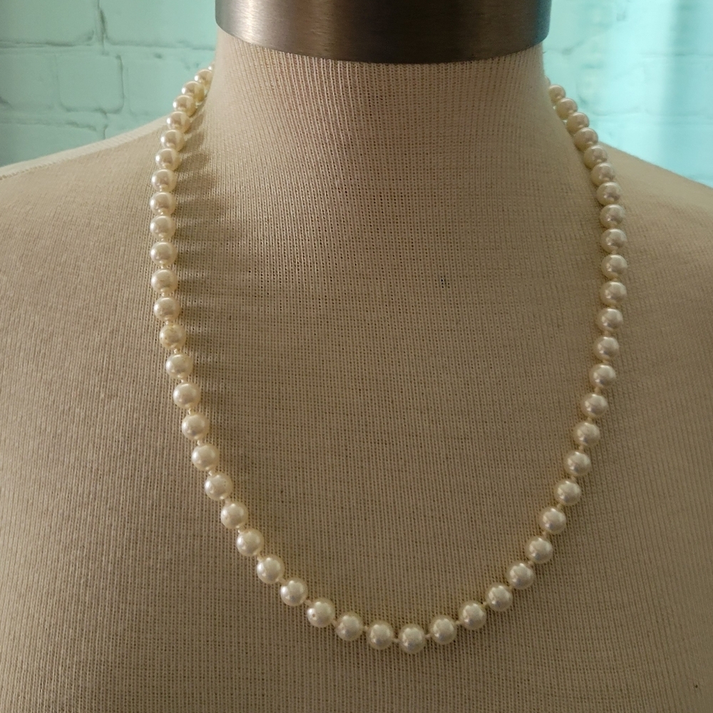 White Faux Pearl Necklace Slide Closure